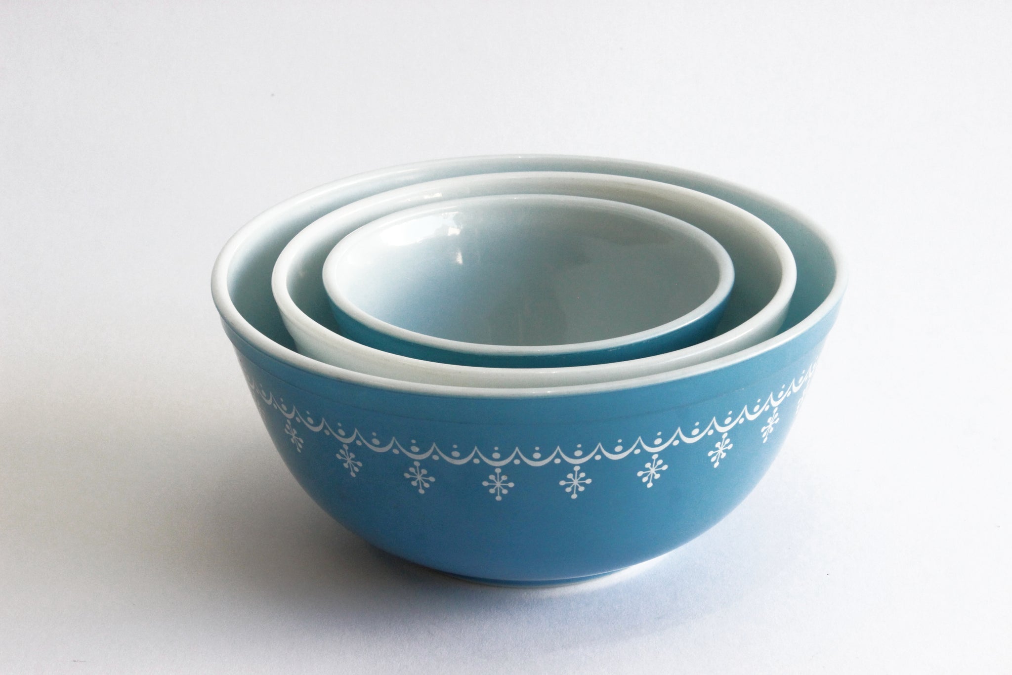 Pyrex Mixing Bowls, Set of 3 - Blue & White Pyrex Bowls