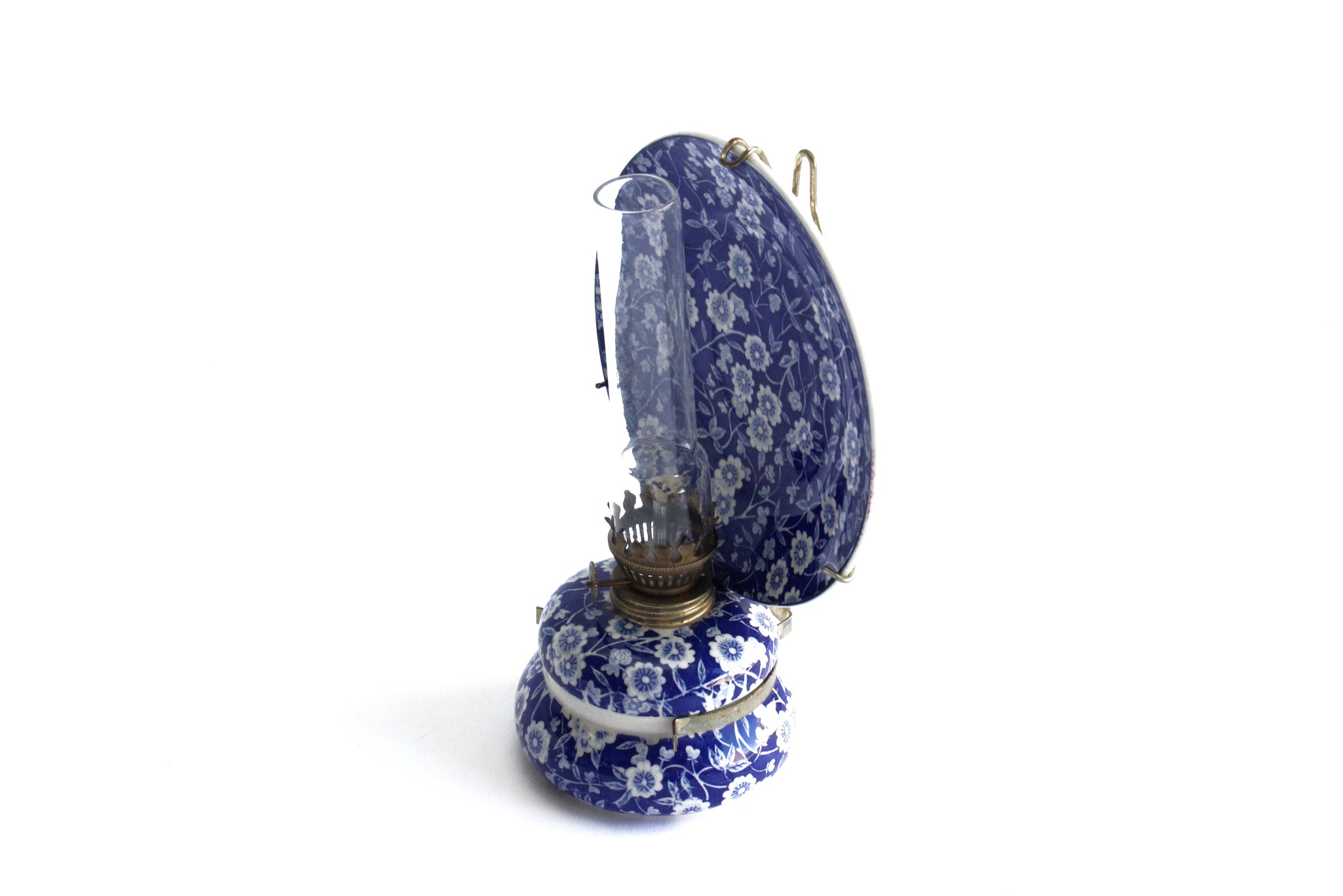 vintage blue and white chinoiserie home decor