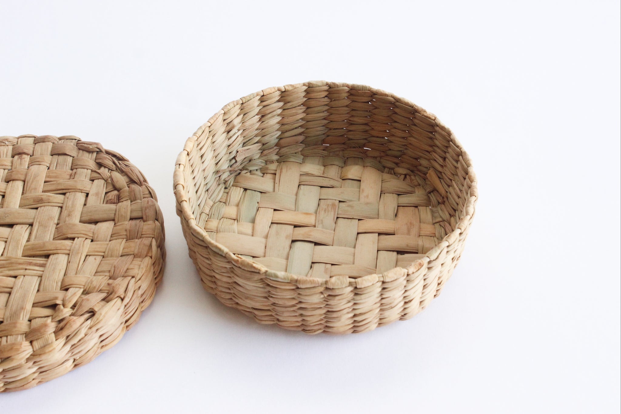 Woven Tortilla Basket, Round Flat Basket with Lid