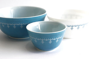 Pyrex Mixing Bowls, Set of 3 - Blue & White Pyrex Bowls