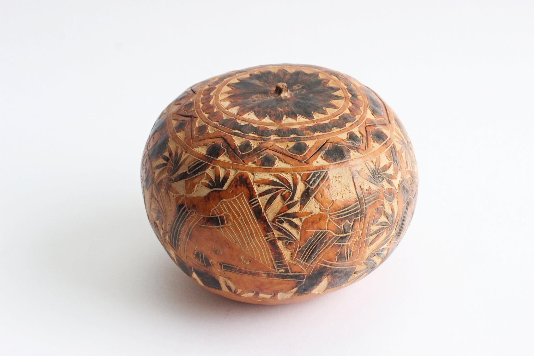 Mates Burilados, Peruvian Folk Art, Etched Decorative Gourd